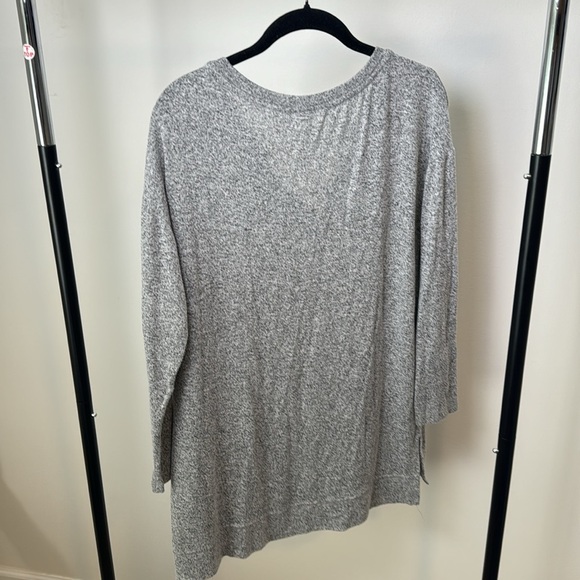 Old Navy Women's Heather Gray Cozy Sweater Shirt V-Neck Size Medium - Picture 7 of 7